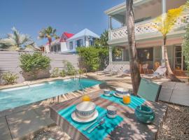 AQUAMARINE, 2 bedroom beach house and private pool, Orient beach!, hôtel à La Baie-Orientale