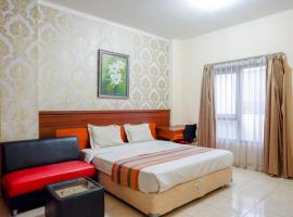 Pineapple Mansion Solo Mitra RedDoorz near RS JIH Solo, hotell i Solo