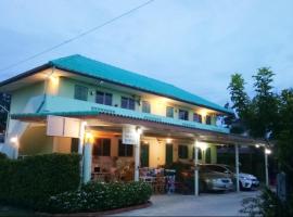 WISET SABAI RESORT, hotel i Ban Lak Khon