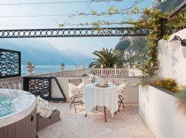 Bellavista Lakefront Hotel & Apartments, three-star hotel in Riva del Garda