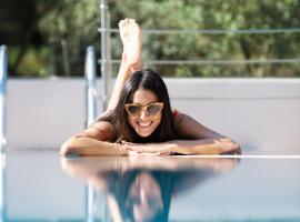 Hotel Sirines Complex, hotel with hot tubs in Potos