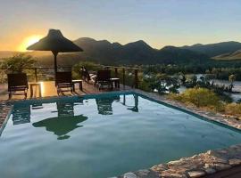 Kapika Waterfall Lodge, hotel i Epupa