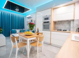 NEW Apartament VIP BLUE Warszawa+PARKING, hótel með bílastæði í Wola Mrokowska