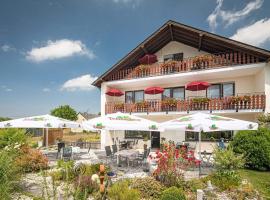 Landhaus Heimisch Bed & Breakfast, vacation rental in Geisfeld
