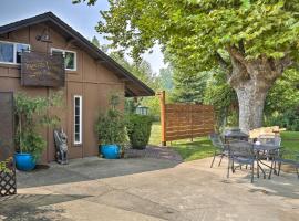 Modern Entertainment Getaway Off Sacramento River!, holiday home in Anderson