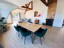 Luxurious historical Loft close to the beach!, hotelli kohteessa Wassenaar