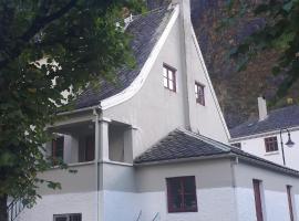 Fjordshelter- Cozy townhouse, מקום אירוח ביתי בטיסדאל