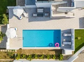ASTERIA PEARL VILLA 2 with Rooftop Jacuzzi