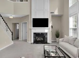 Spectacular Singe-Family Home with Pool & Amenities