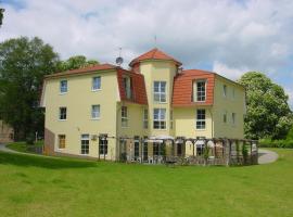 Landhotel Am Peetscher See: Mirow şehrinde bir otel