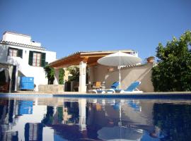 Villa Maria, bonita casa con jardín y piscina privada en Andratx, hotell i Andratx