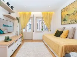 Host Wise - Colorful Bright Flat with Balcony