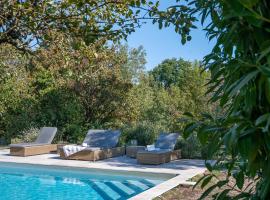 Saint-Julien-d'Eymet Villa Sleeps 4 Pool WiFi, hotel in Saint-Julien-dʼEymet