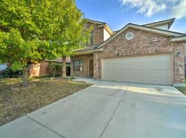 Family Home with Car for Rent, 15 Mi to Downtown, feriehus i San Antonio