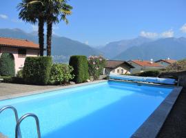 Residenza al Castagno Duplex: Piazzogna şehrinde bir havuzlu otel