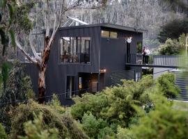 Months and Seasons - Momentary Escapes - Coastal House, holiday home in Wye River