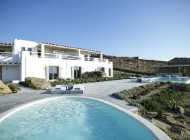 Villa in Paraga Sleeps 16 with Pool and Air Con, Hotel in Strand Paraga