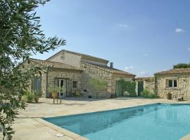 Detached villa with private pool near N mes, cheap hotel in Montfrin