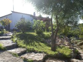 Charming Holiday Home in Kritinia with Garden, puhkemaja sihtkohas Kritinía