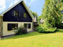 Inviting chalet in the woods in Ovifat, hotel v destinácii Waimes