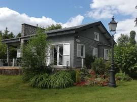 Peaceful Chalet in Transinne with Patio, rumah kotej di Libin