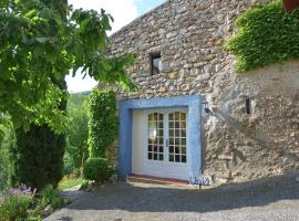 Holiday home with private pool, cheap hotel in Fenouillet