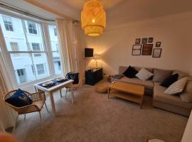 Centrally located, comfortable apartment near Station, Beach and North Laines, hotel perto de Komedia, Brighton & Hove