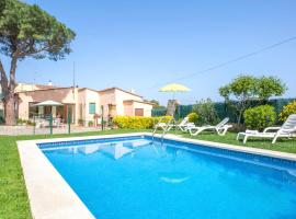 Esclanya Villa Sleeps 6 with Pool, hotel in Esclaña