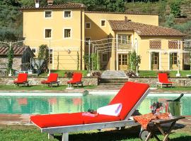 Vorno Villa Sleeps 15 with Pool and Air Con – hotel w mieście Vorno