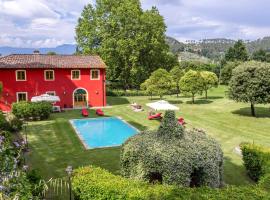 Badia Cantignano Villa Sleeps 12 with Pool and Air Con, מלון בBadia Cantignano