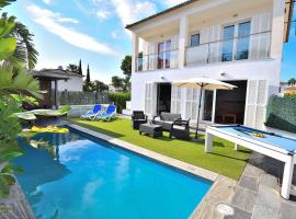 Villa Siulador 107 by Mallorca Charme: Playa de Muro'da bir otel