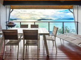 Shorelines 31 Renovated Upmarket Two Bedroom Apartment With Ocean Views And Buggy, lodging in Hamilton Island