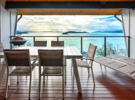 Shorelines 31 Renovated Upmarket Two Bedroom Apartment With Ocean Views And Buggy, sewaan penginapan di Hamilton Island