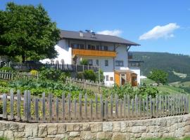 Rastlhof, hotel s parkiriščem v mestu Meltina