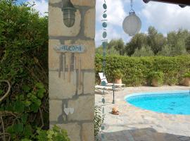 Enticing Villa in Loutra with Private Pool, hotel en Loutra