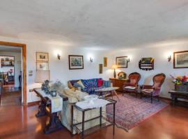 Spacious Cottage in Veneto, hotel v destinaci Crespano del Grappa