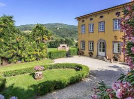 Badia Cantignano Villa Sleeps 22 with Pool and Air Con, מלון בBadia Cantignano