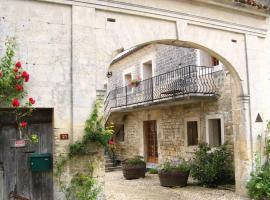 La Cour des Cloches, bed & breakfast a Mainxe