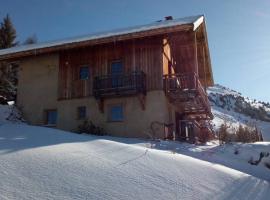 Chalet 4* hammam sauna jacuzzi panorama, hotell i Villard-Reculas