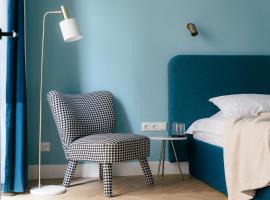 MIRO Rooms - French chic, free private parking, hotel perto de Jugenda Stila Nami, Riga