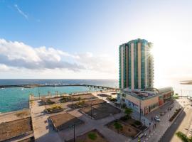 Fee4Me First Line Luxury apartment: Arrecife'de bir otel