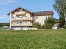 Spacious apartment in the Bavarian Forest, hotel bajet di Viechtach