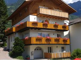 Appartments Stoanegg, hotel a Parcines