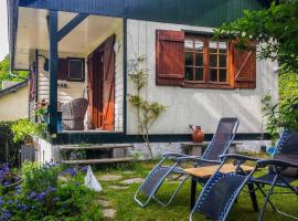 Holiday home in Miremont with garden, casă de vacanță din Saint-Jacques-dʼAmbur