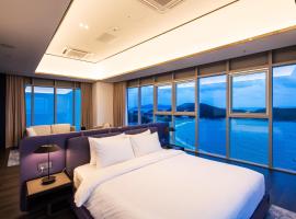 The Week & Resort: Incheon, Eurwangri Plajı yakınında bir otel