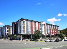 Ramada Suites by Wyndham Albany, hotel di Auckland