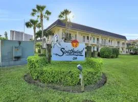 Peaceful condo with pool and brief walk to beach