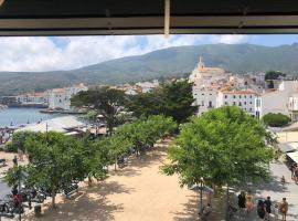 ROQUES - Casa en primera línea de mar en CADAQUÉS – domek wiejski w mieście Cadaqués