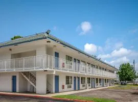 Motel 6-Conroe, TX