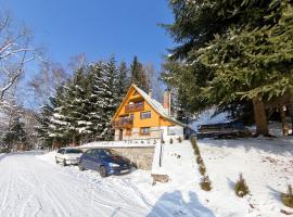 Luxury Chalet near Ski area in Benecko, kotedžas mieste Mrklov